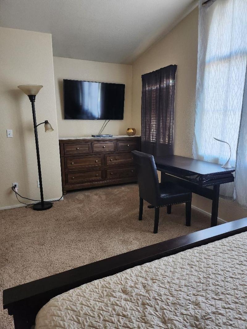 Large Private Suite, With California King Bed * Las Vegas