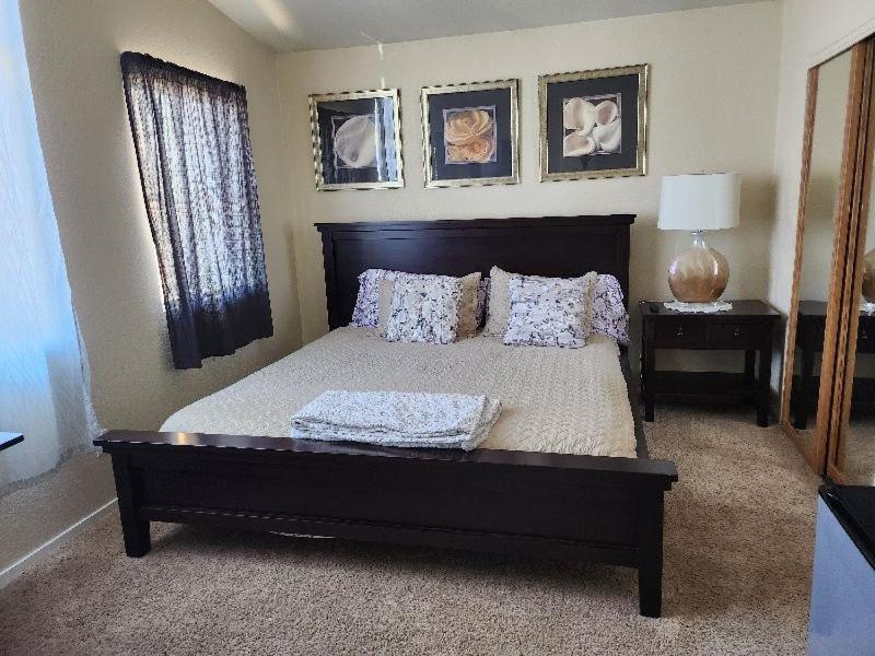 Large Private Suite, With California King Bed *