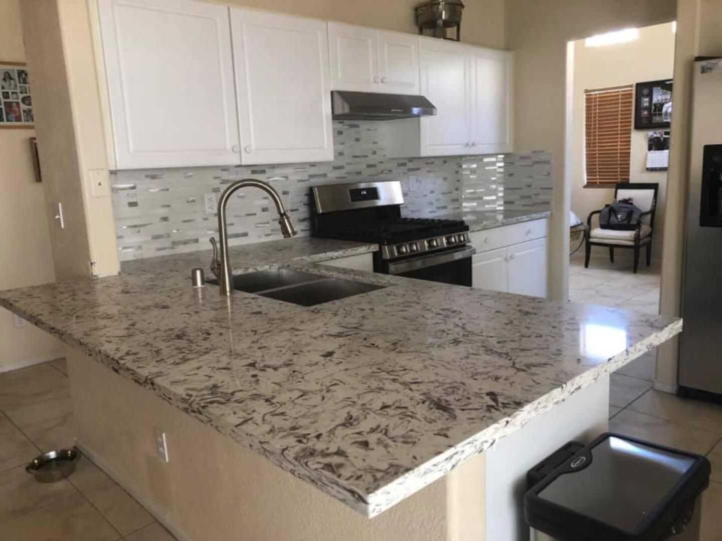 Large Private Suite, With California King Bed Homestay